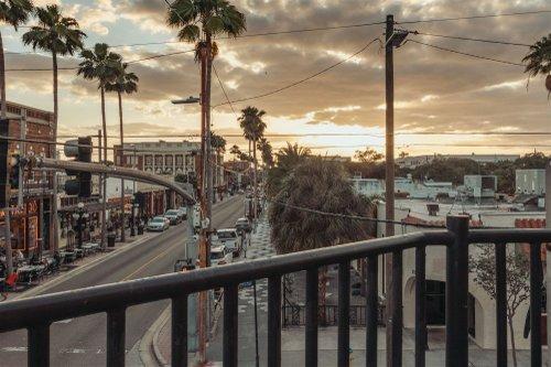 mobile - carousel-hero-element image-7