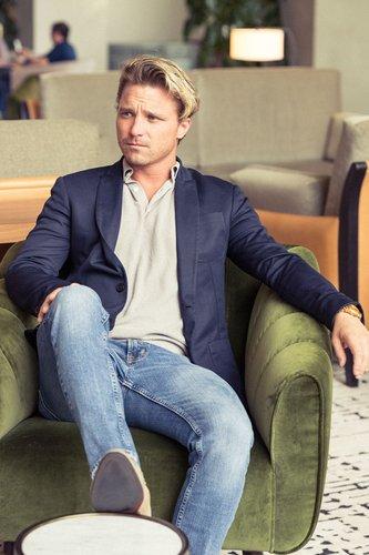 mobile - carousel-hero-element image-4